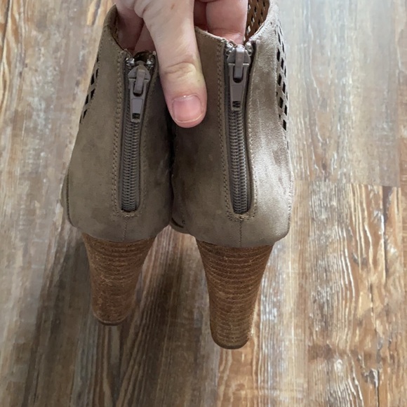 Report Rayce Neutral Open Toe Stack Heel Laser Cut Booties - Picture 5 of 6